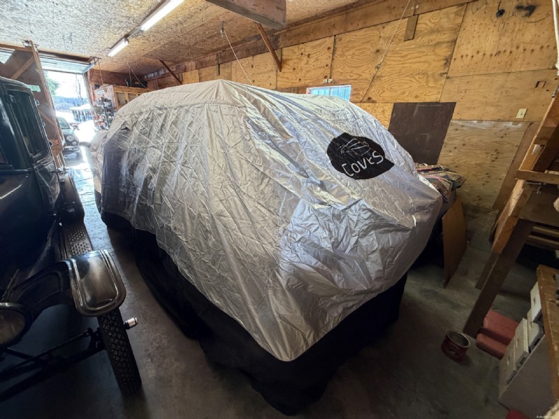 Housse de voiture robuste avec dispositif de dissuasion intégré pour la souris 