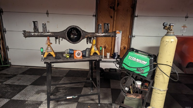 Transformation d une Dodge Charger 1969 :mise à niveau réussie de la suspension arrière Heidts à 4 bras 