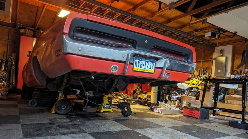 Transformation d une Dodge Charger 1969 :mise à niveau réussie de la suspension arrière Heidts à 4 bras 
