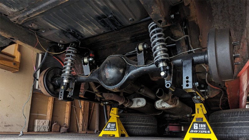 Transformation d une Dodge Charger 1969 :mise à niveau réussie de la suspension arrière Heidts à 4 bras 