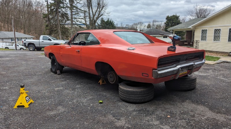 Transformation d une Dodge Charger 1969 :mise à niveau réussie de la suspension arrière Heidts à 4 bras 