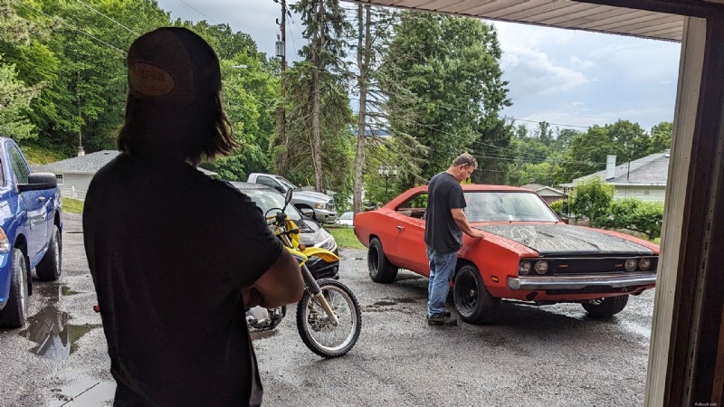 Faire revivre un classique :transformer ma Dodge Charger 1969 avec de la peinture industrielle 