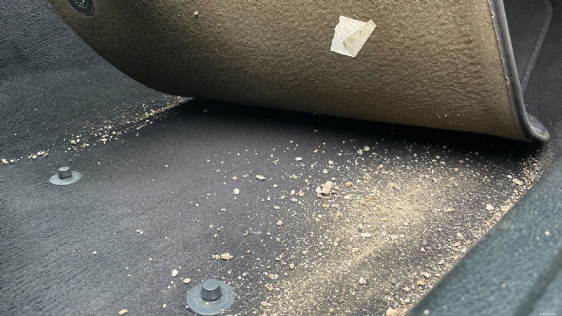 Guide étape par étape :Comment éliminer efficacement le sable de votre voiture 