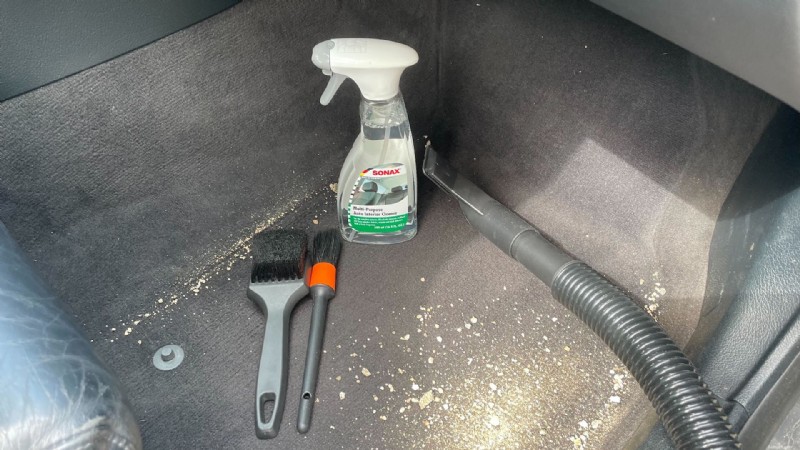 Guide étape par étape :Comment éliminer efficacement le sable de votre voiture 