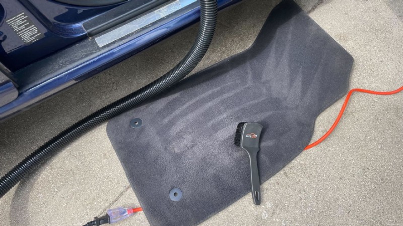 Guide étape par étape :Comment éliminer efficacement le sable de votre voiture 