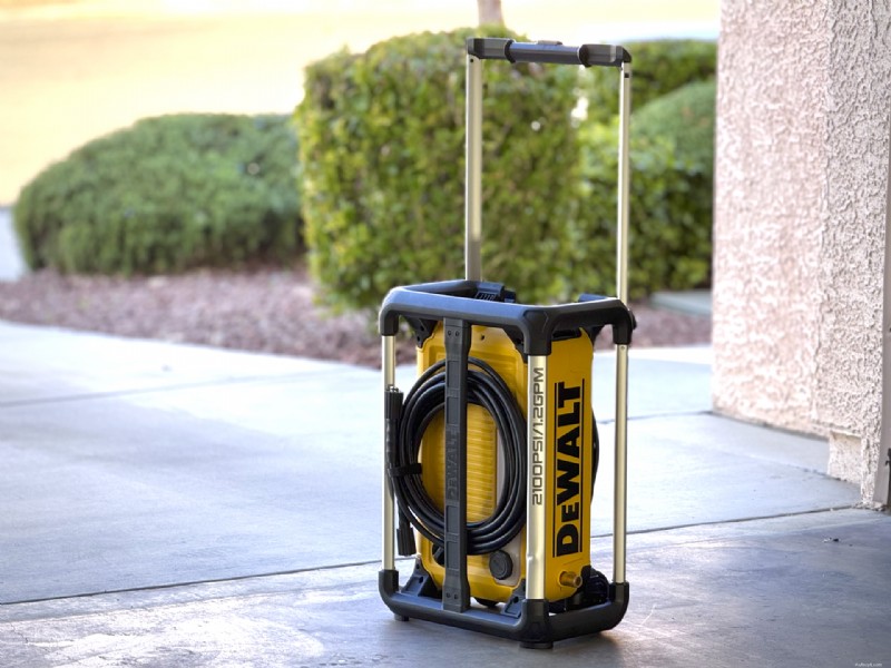 Examen du nettoyeur haute pression électrique DeWalt 2100psi - Performance, fiabilité et valeur 