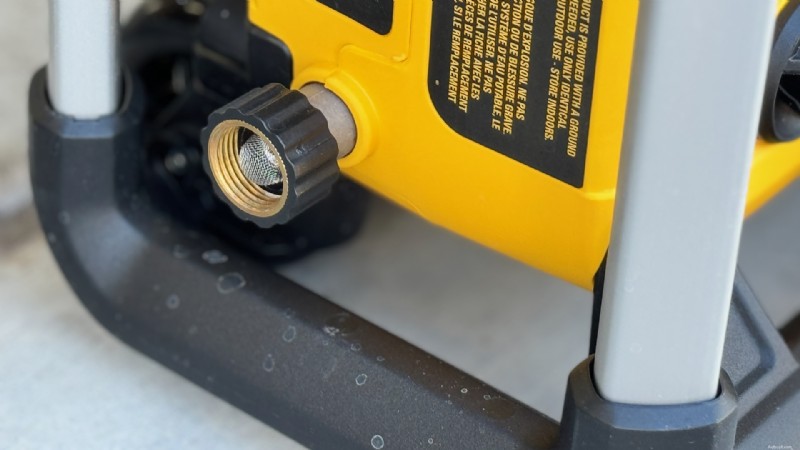 Examen du nettoyeur haute pression électrique DeWalt 2100psi - Performance, fiabilité et valeur 