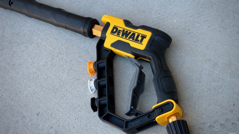 Examen du nettoyeur haute pression électrique DeWalt 2100psi - Performance, fiabilité et valeur 