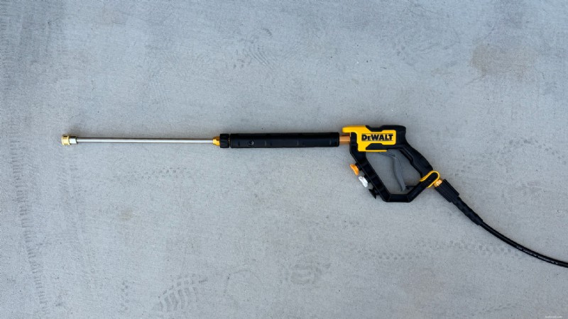 Examen du nettoyeur haute pression électrique DeWalt 2100psi - Performance, fiabilité et valeur 