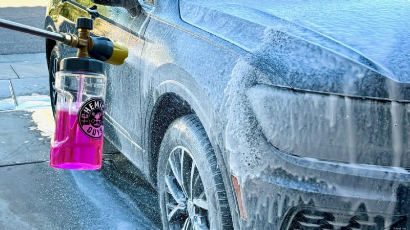 Chemical Guys Big Mouth Foam Cannon et Mr Pink Foam Party Review :une expérience de lavage de voiture haut de gamme 
