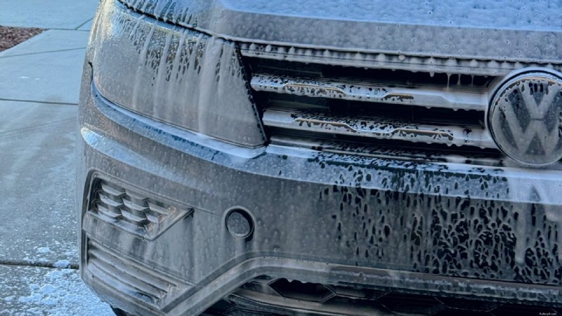 Chemical Guys Big Mouth Foam Cannon et Mr Pink Foam Party Review :une expérience de lavage de voiture haut de gamme 