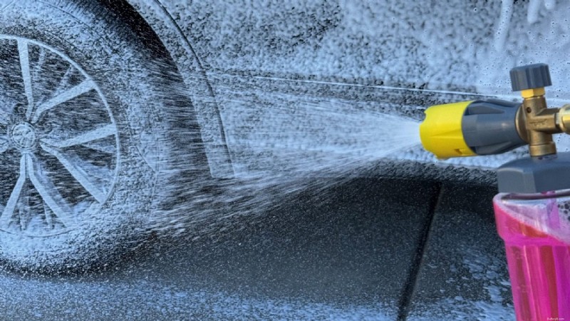 Chemical Guys Big Mouth Foam Cannon et Mr Pink Foam Party Review :une expérience de lavage de voiture haut de gamme 