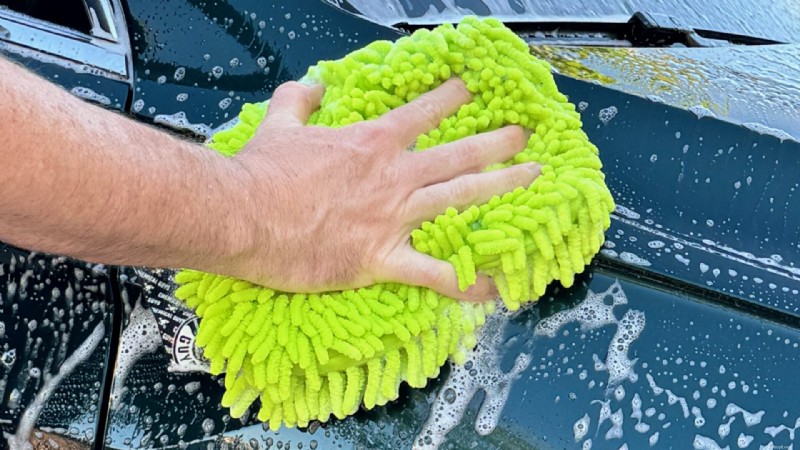 Chemical Guys Big Mouth Foam Cannon et Mr Pink Foam Party Review :une expérience de lavage de voiture haut de gamme 