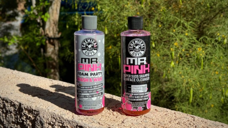 Chemical Guys Big Mouth Foam Cannon et Mr Pink Foam Party Review :une expérience de lavage de voiture haut de gamme 