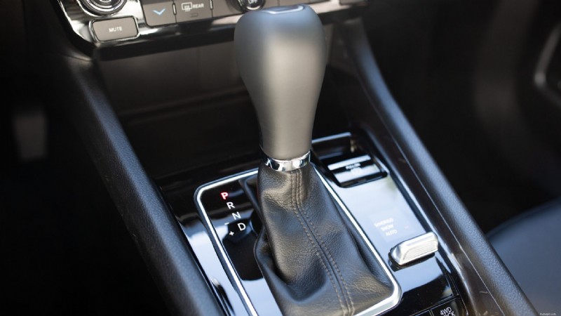 Rouler au point mort :pourquoi cela entraîne un gaspillage de carburant et comment économiser de l argent 