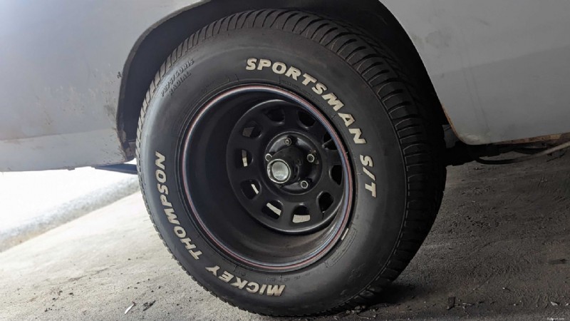 Pourquoi les pneus de voiture sont noirs – L’explication prouvée 