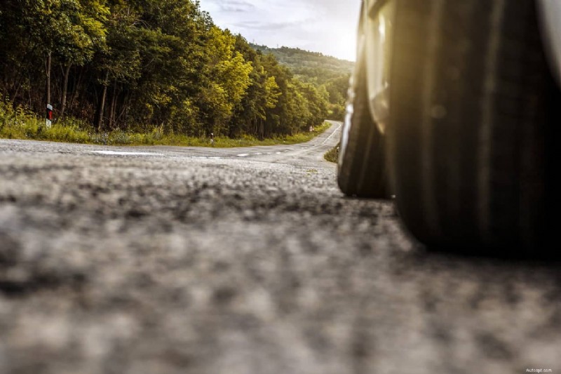 Choisir les bons pneus pour votre voiture :un guide complet 