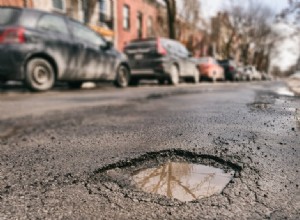 Signaler les nids-de-poule et réclamer les dommages causés au véhicule :votre guide complet de sécurité routière au Royaume-Uni 