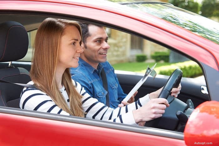 Guide gratuit Holt :Conseils d experts en matière d entretien automobile pour les nouveaux conducteurs 