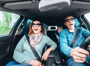 50 titres incontournables pour une expérience ultime de karaoké en voiture 