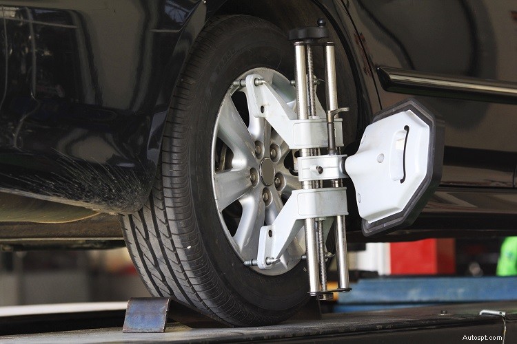 Diagnostic du bruit des pneus et des roulements de roue :causes, symptômes et solutions DIY 