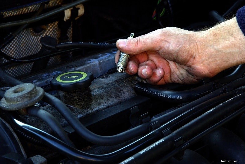 Comprendre un voyant moteur clignotant :causes, gravité et solutions pour les propriétaires de voitures 
