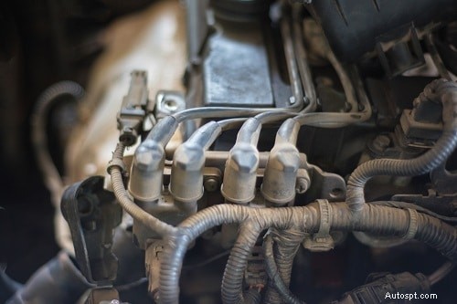 Comprendre un voyant moteur clignotant :causes, gravité et solutions pour les propriétaires de voitures 