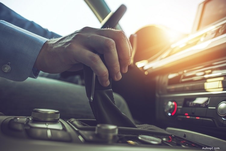 Surchauffe de la transmission :principaux symptômes, causes et solutions rapides 
