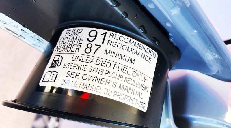 Mélanger du gaz super et ordinaire :ce que vous devez savoir 