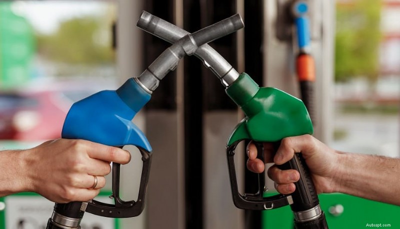 Mélanger du gaz super et ordinaire :ce que vous devez savoir 