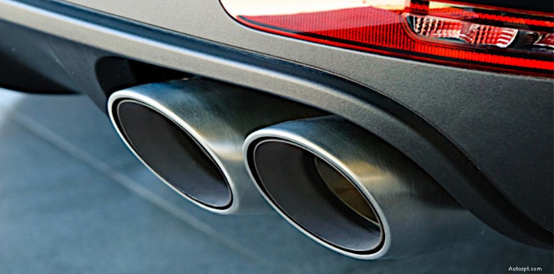 Pourquoi votre voiture fuit :causes courantes et solutions faciles 