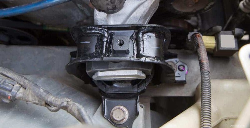 Conduire avec un support moteur défectueux :risques et solutions rapides 