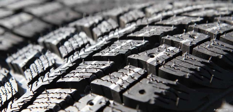 Pourquoi votre voiture vibre pendant la conduite – Causes courantes et solutions 