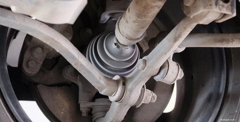 Pourquoi votre voiture vibre pendant la conduite – Causes courantes et solutions 