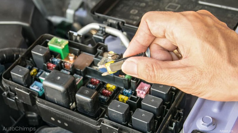 Pourquoi votre voiture ne démarre pas pendant que la radio et les lumières fonctionnent – Diagnostic et solutions rapides 