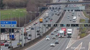 Les autoroutes intelligentes expliquées :comment elles fonctionnent, les radars et les problèmes de sécurité 