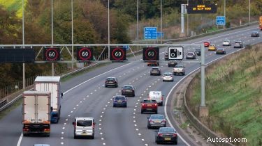 Les autoroutes intelligentes expliquées :comment elles fonctionnent, les radars et les problèmes de sécurité 