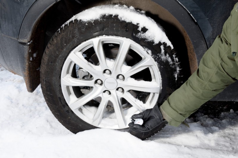 Pourquoi les contrôles de pression des pneus d’hiver sont essentiels pour votre sécurité 