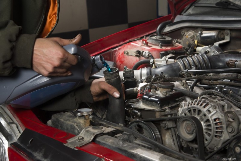 Trois causes courantes de surchauffe du moteur et comment les éviter 