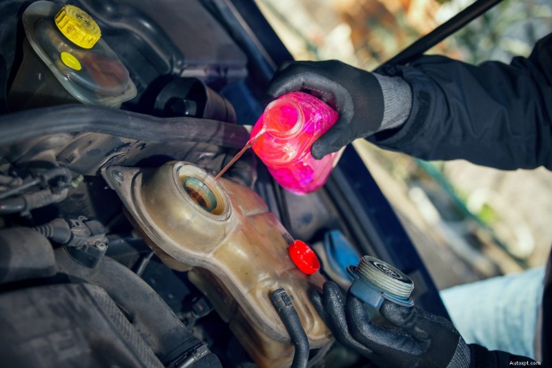 Trois causes courantes de surchauffe du moteur et comment les éviter 